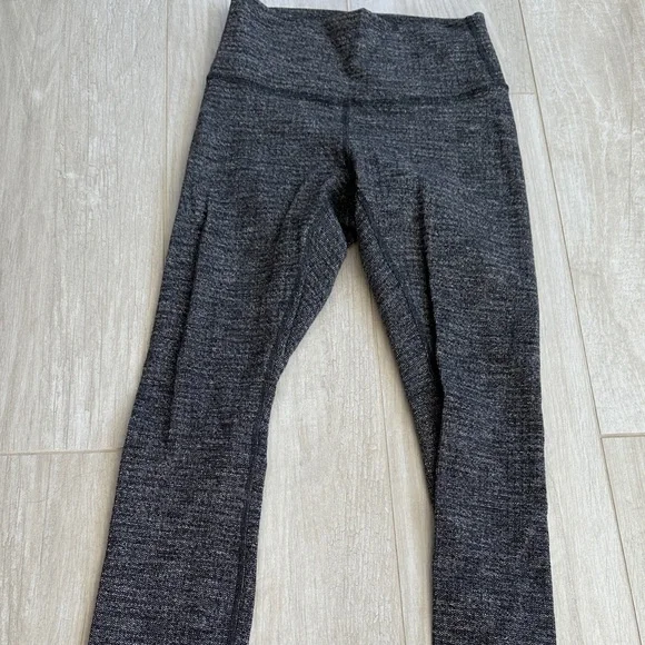 lululemon Women’s Charcoal Wunder Under Leggings - Picture 6 of 6